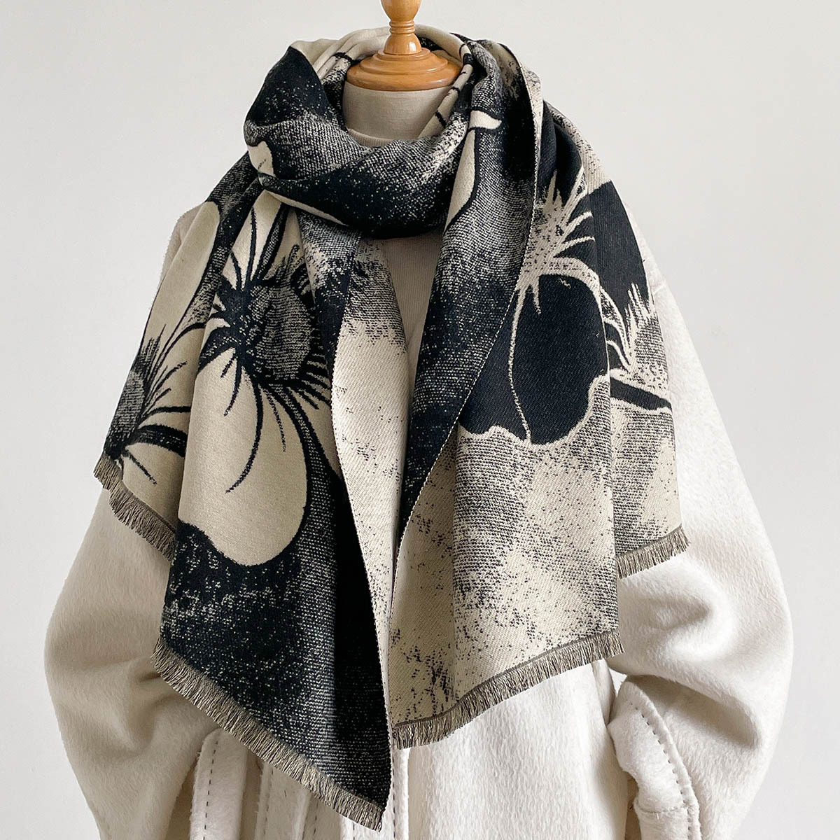 وشاح نسائي من الكشمير الصناعي  - مراجعة Cashmere Scarf وسعره