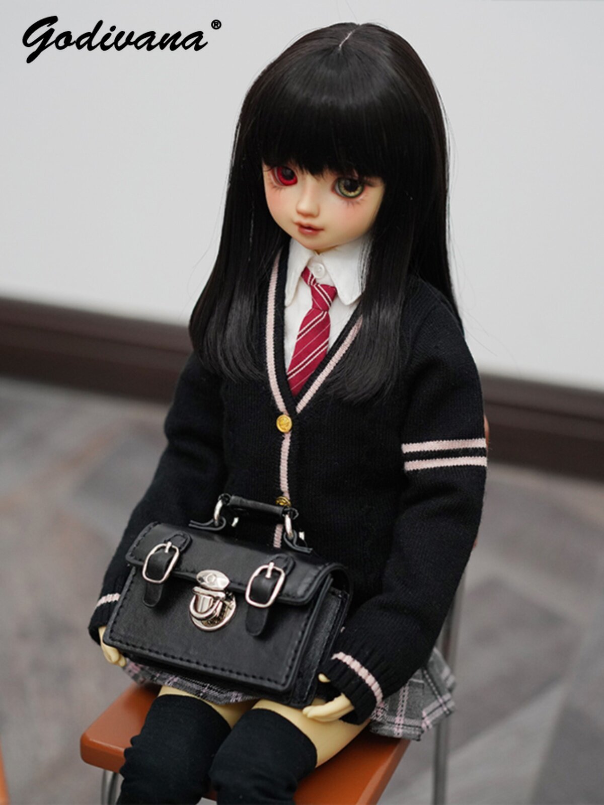 حقيبة يد عصرية بتصميم كلاسيكي  - مراجعة Leather Briefcase وسعره